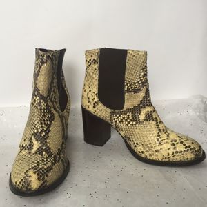 TBA To Be Announced Brown Beige Snakeskin Embossed Heeled Chelsea Boot Size 7